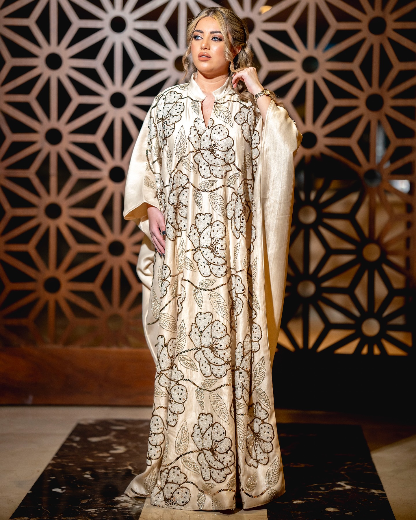 Best Seller Dubai Glamour Edition Handmade Silk Abaya for Adults Traditional Muslim Clothing Crystal Stone Detail Anti-Wrinkle