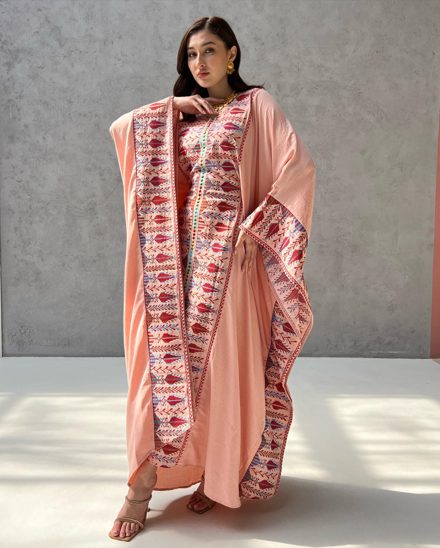 Elegant Premium Embroidery Abaya Luxury Modest Chic Design Arabic Clothing High Quality Fashionable Traditional Muslim Wear