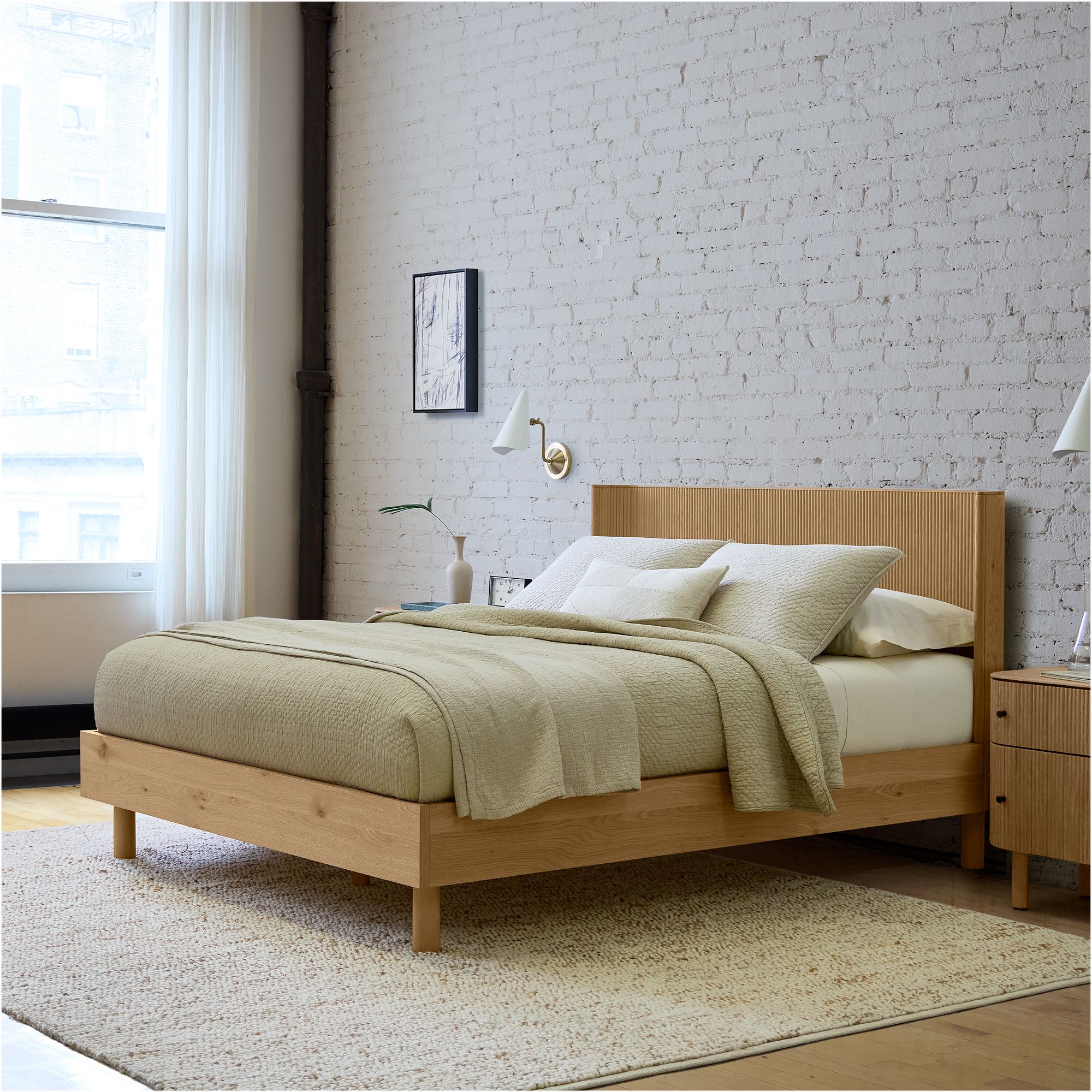 Modern Luxurious Solid Wood Material Wooden Bed Queen Size Designed for Home Residence and Villa