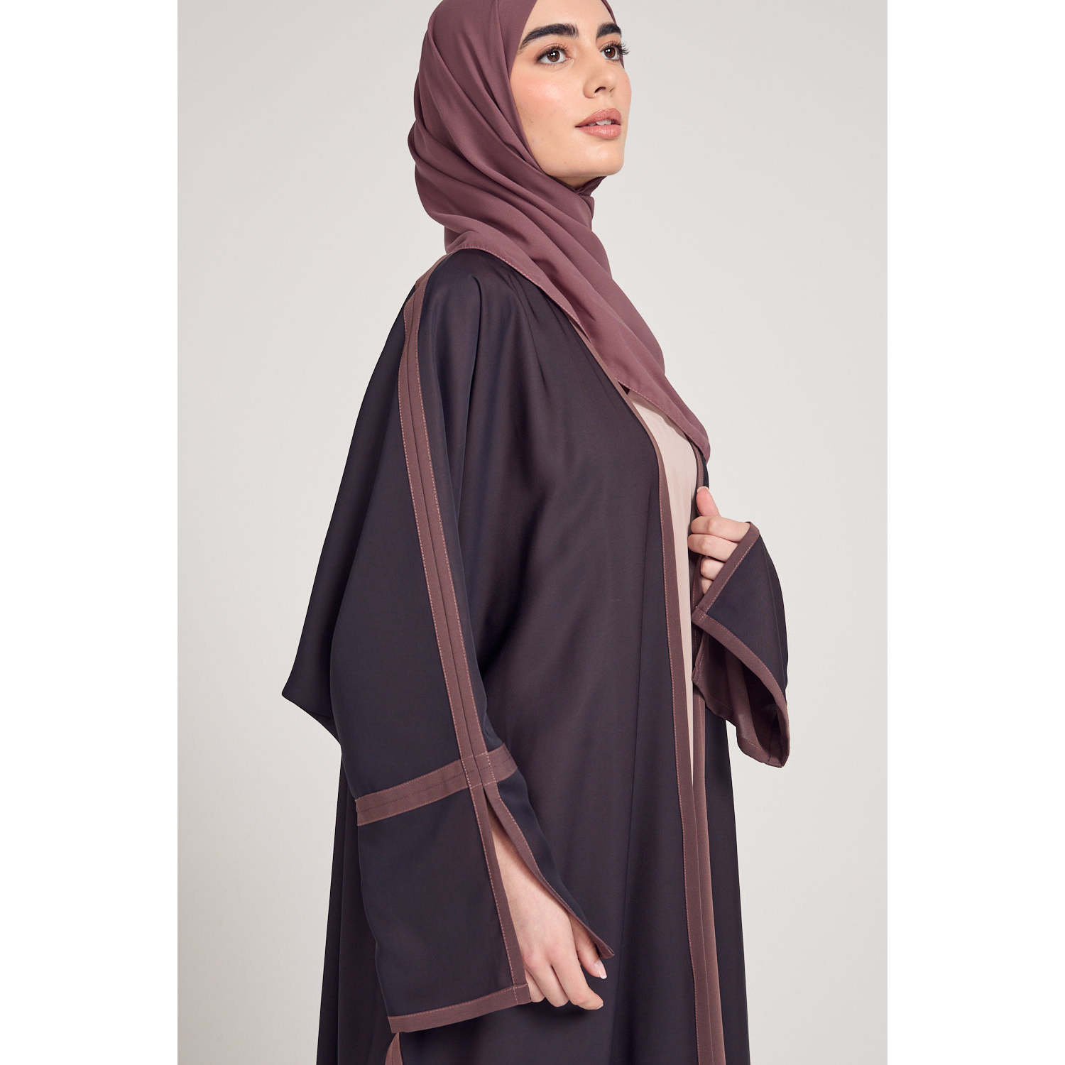 Premium Two Tone Open Bisht Abaya Tiramisu Traditional Muslim Clothing Accessory