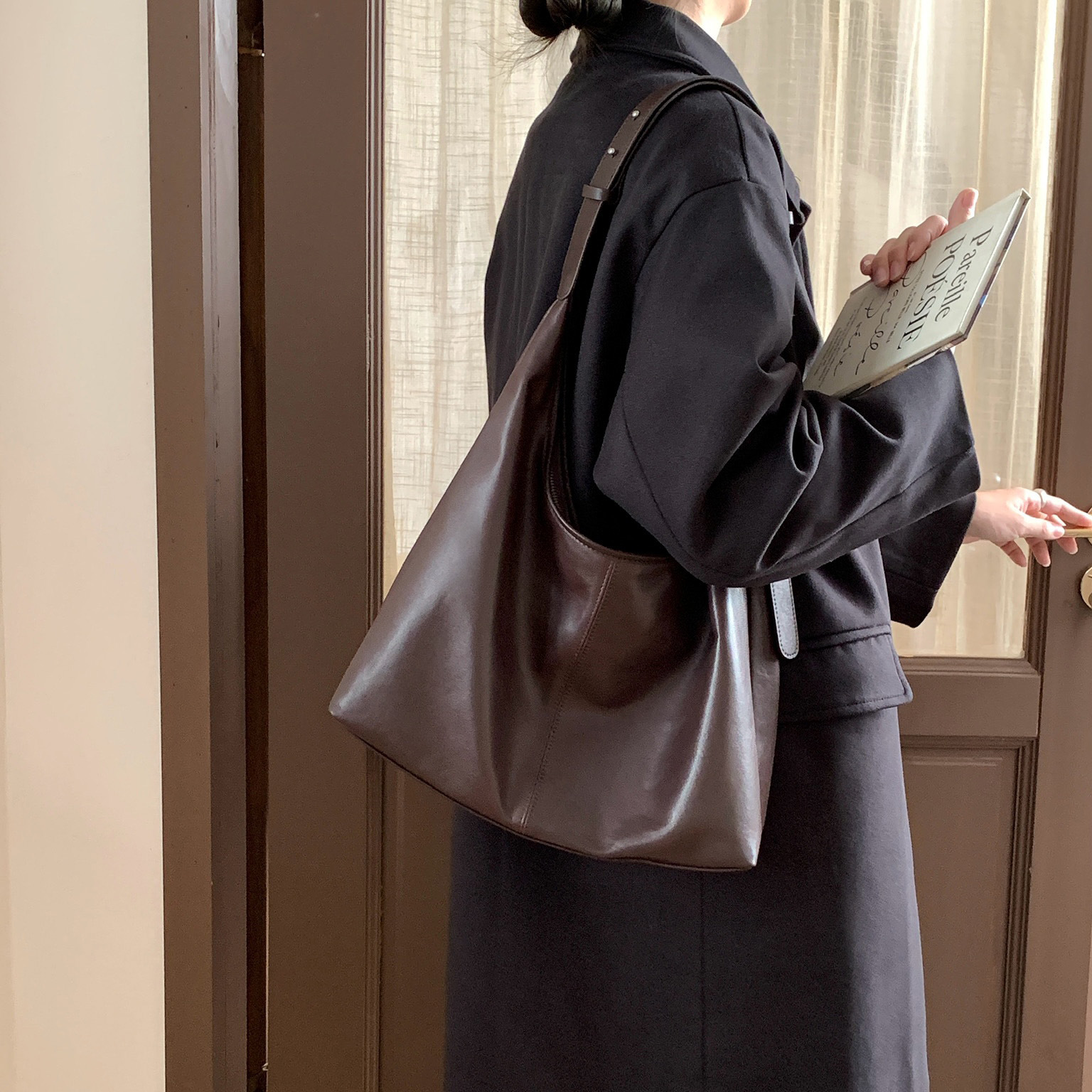 Soft Sheepskin Women's Tote Hobo Bag 2025 New Retro High-end Genuine Leather Zipper Polyester Large Capacity Shoulder Bag